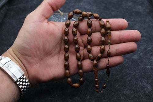 سبحة من خشب الثعبان