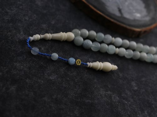 سبحة من حجر اكوامارين