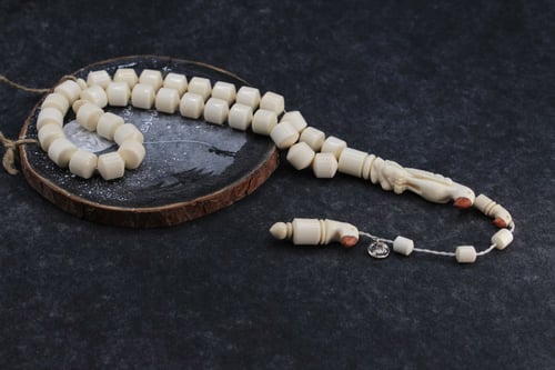 سبحة عاج شاهد نقش ببغاء