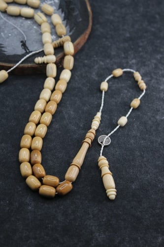 سبحة مميزة من ناب الماموث المنقرض