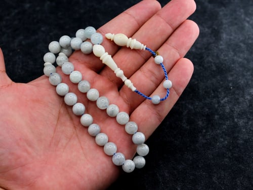 سبحة من حجر اكوامارين