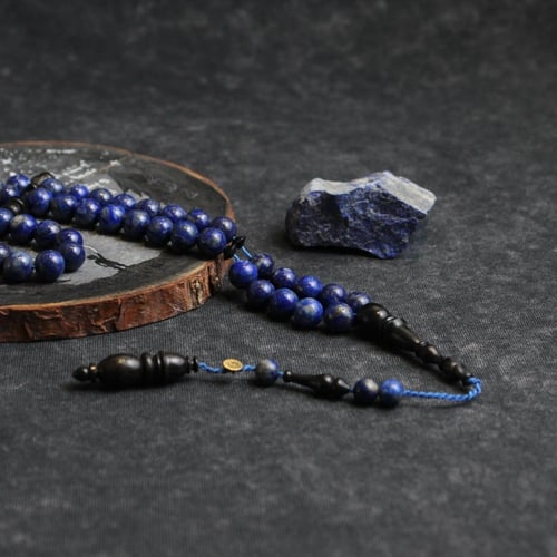 سبحة من حجر اللازورد وخشب الأبانوس