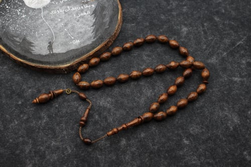 سبحة من خشب الثعبان