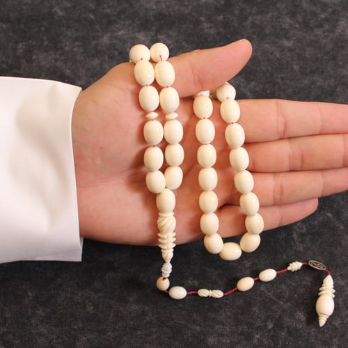 سبحة من أسنان فرس النهر