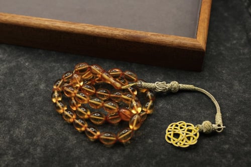 سبحة زعفراني لون الذهب مع فضة