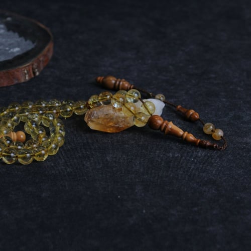 سبحة من حجر السترين الكريم