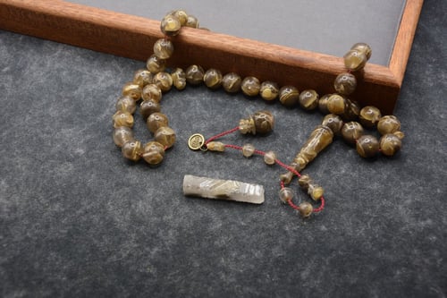 سبحة نادرة من جلد ذئب طبيعي