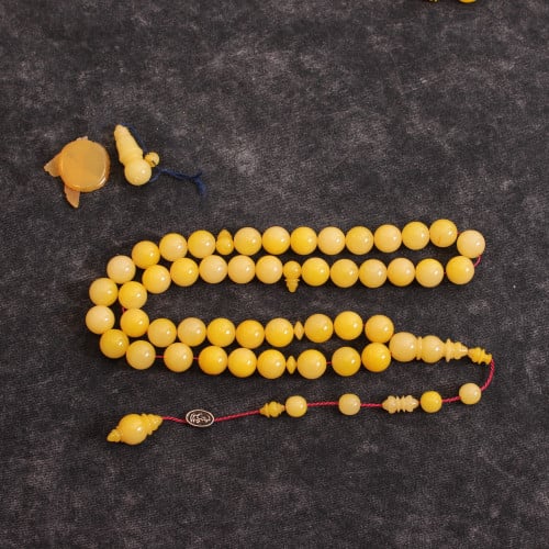 سبحة من مكعبات يمنية قديمة