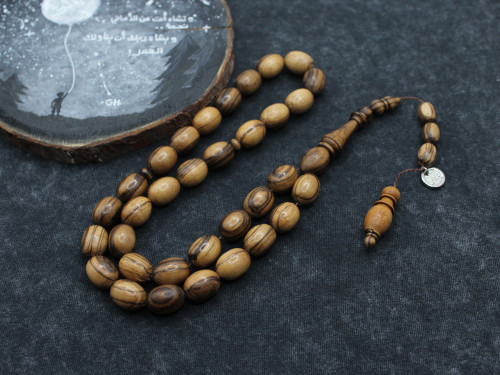 سبحة من خشب العود الطبيعي