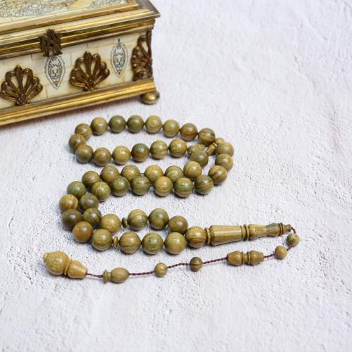 سبحة من خشب البلسنك العطري