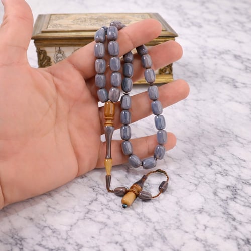 سبحة أنيقة بدرجات أزرق رمادي هادئة،