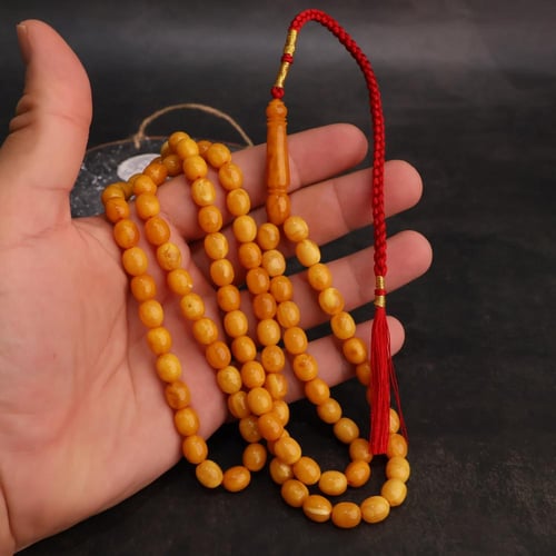 قطعة ثمينة من الكهرمان القديم