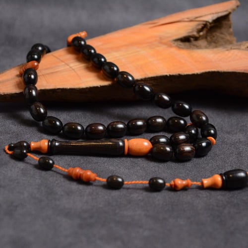 أبانوس مع خشب وحيد القرن