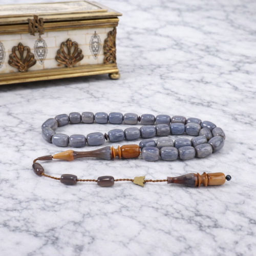 سبحة أنيقة بدرجات أزرق رمادي هادئة،