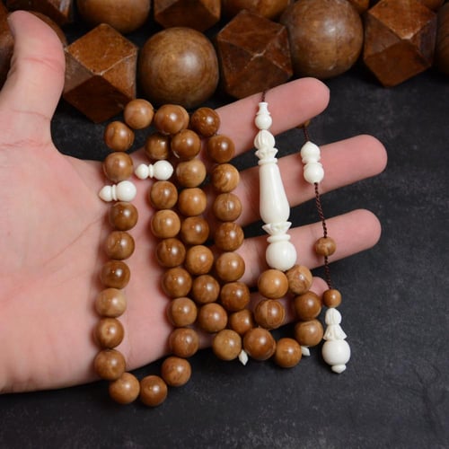 خشب ثمرة الكوك و عظم الجمل