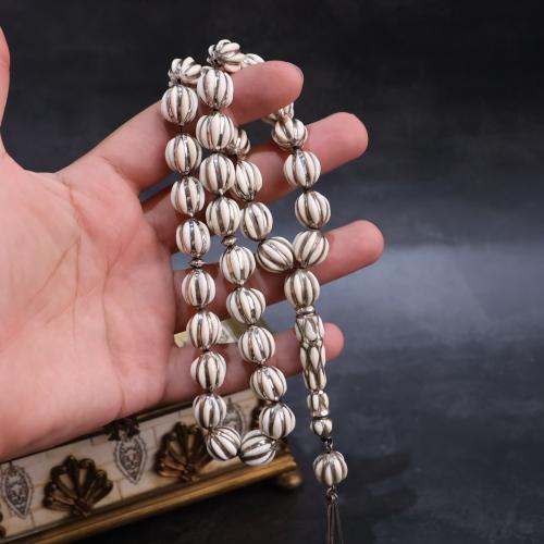 قطعة فاخرة من الفضة وناب الفيل