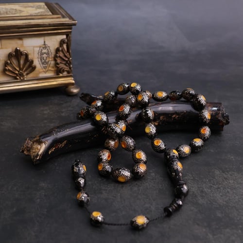 سبحة اليسر وكسر الكهرمان