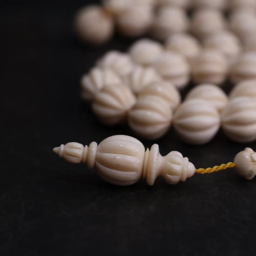 تحفة فاخرة من ناب الفيل نقش يدوي