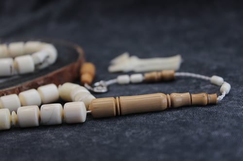 سبحة فقمة مع ماموث فاخر