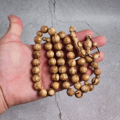 سبحة من خشب الزيتون