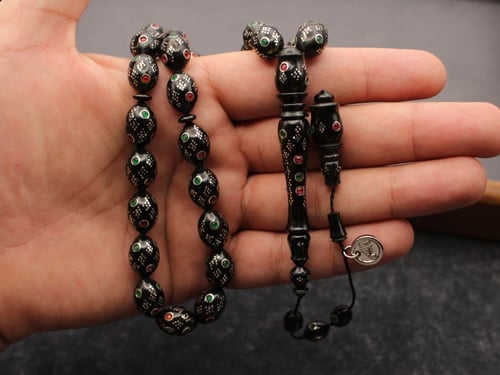 سبحة ظهر سلحفاة مع زمرد وياقوت