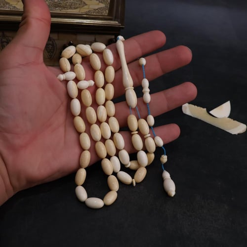 سبحة من ناب الحوت ( العنبر )