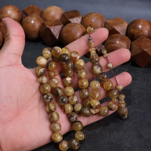 سبحة نادرة من جلد ذئب طبيعي