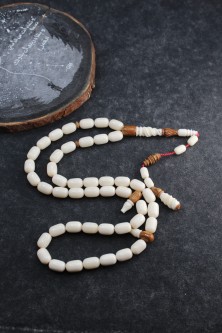 سبحة عظم جمل مع كوك منقوش