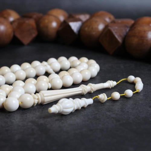 سبحة من أسنان فرس النهر