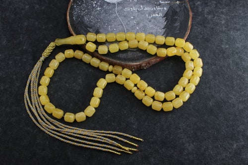 سبحة كهرمان طبيعي مميز