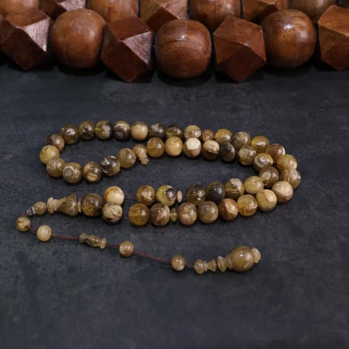 سبحة نادرة من جلد ذئب طبيعي