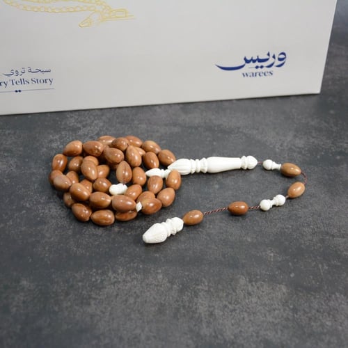 خشب ثمرة الكوك و عظم الجمل دمعه