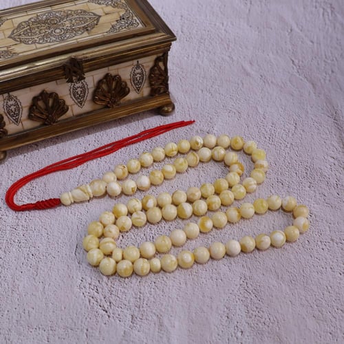 قطعة ملكية كهرمانية مميزة