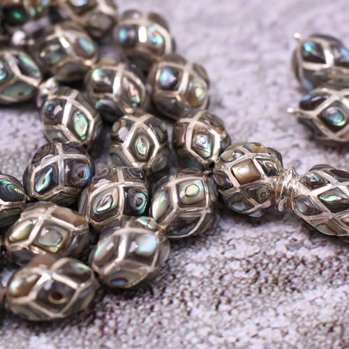 تحفة من الفضة مع صدف استرالي