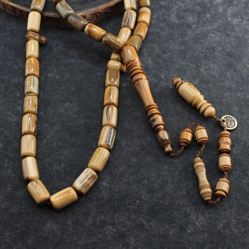 سبحة مميزة من ناب الماموث المنقرض