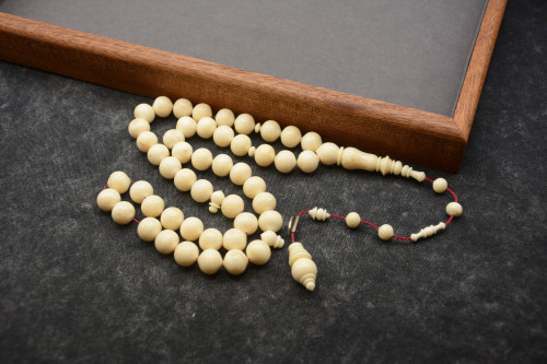 سبحة من ناب الفقمة ( الفظ )