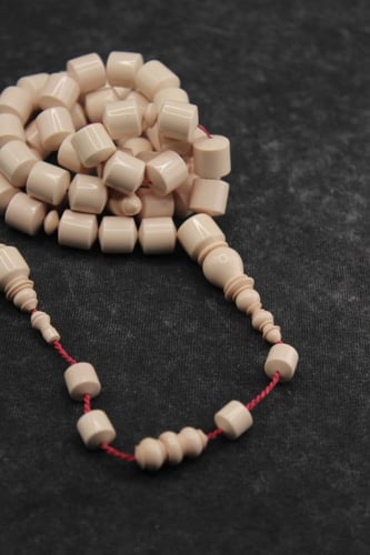 سبحة فاتوران لون طباشيري