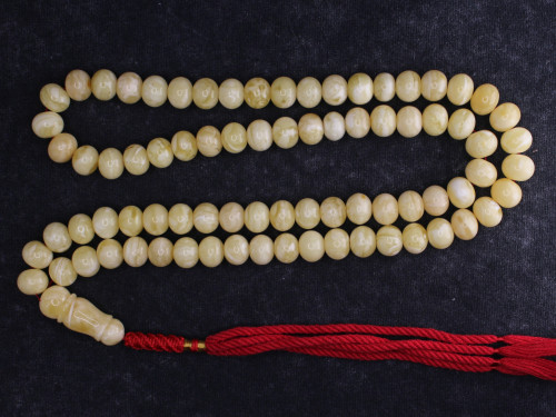 سبحة استثنائية من الكهرمان