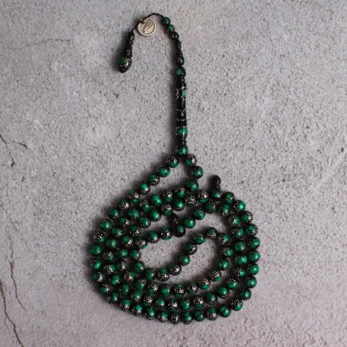 سبحة يسر مطعم بحجر الملاكايت