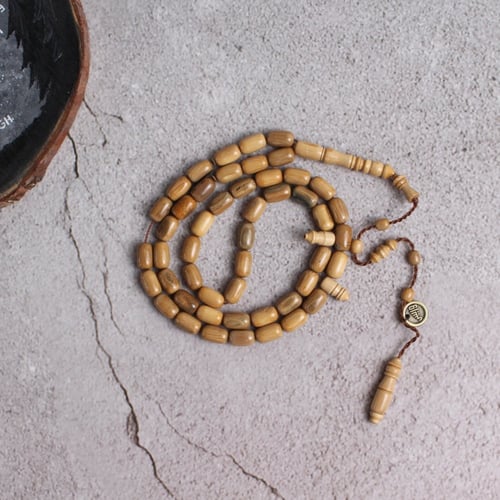 سبحة مميزة من ناب الماموث المنقرض