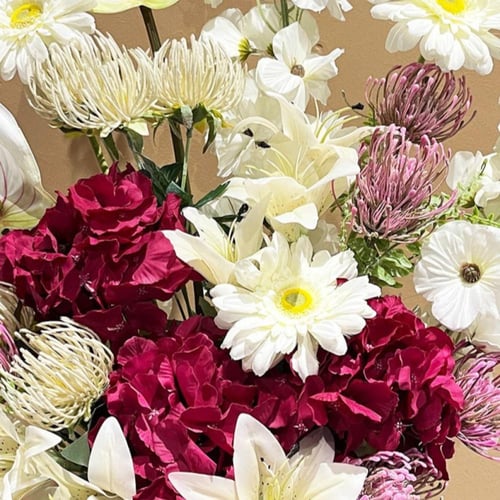 فازة ورد صناعي