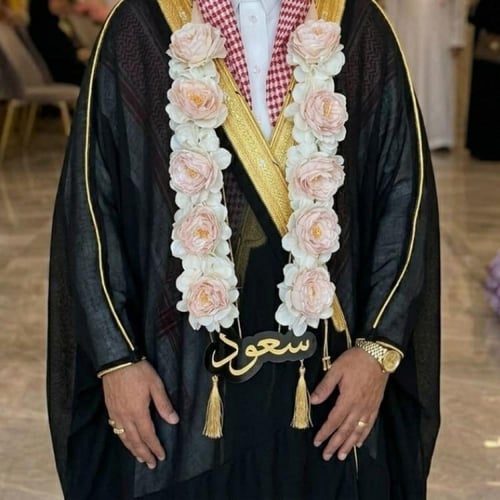 عقد تخرج فخم بالورد والاسم