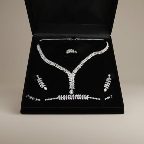 طقم مجوهرات نسائي فاخر بتصميم أنيق هدية مثالية لعي...