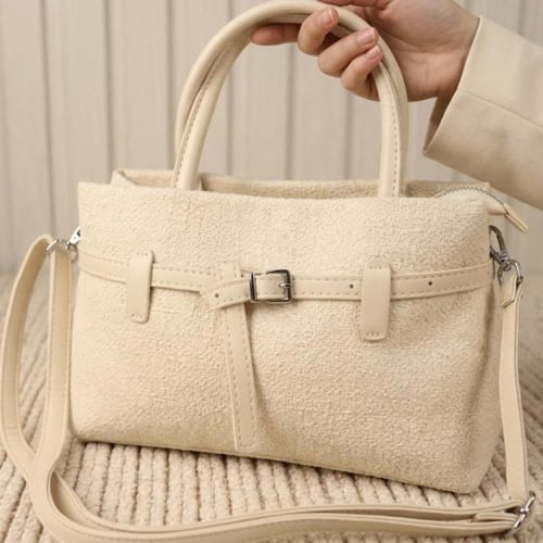 حقيبة يد نسائية فخمة لون بيج بتصميم كلاسيك أنيق