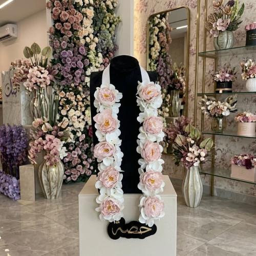 عقد تخرج فخم بالورد والاسم