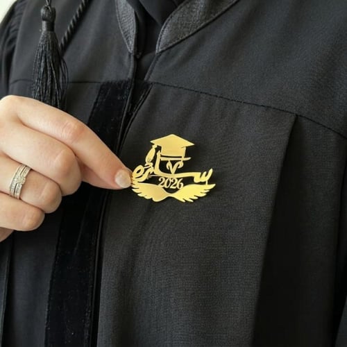 بروش وسام التخرج الملكي "الاسم حسب الطلب"