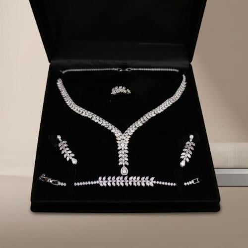 طقم مجوهرات نسائي فاخر بتصميم أنيق هدية مثالية لعي...