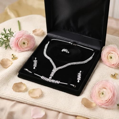 طقم مجوهرات نسائي فاخر بتصميم أنيق هدية مثالية لعي...