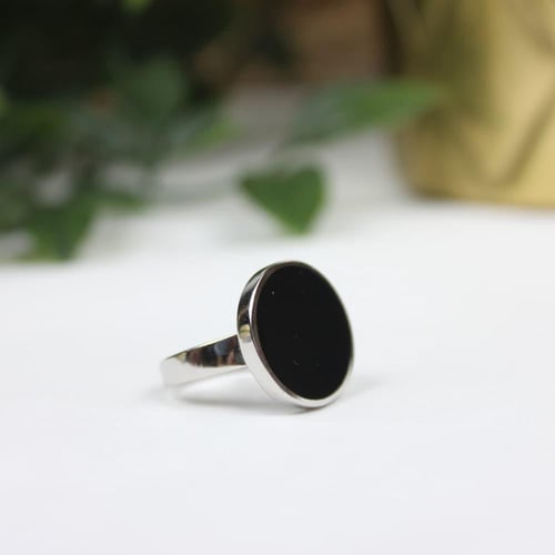 خاتم رجالي بالنقش حسب الطلب (اسود)