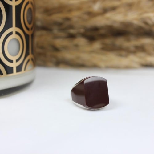 خاتم فضة للرجال بالاسم لون بني